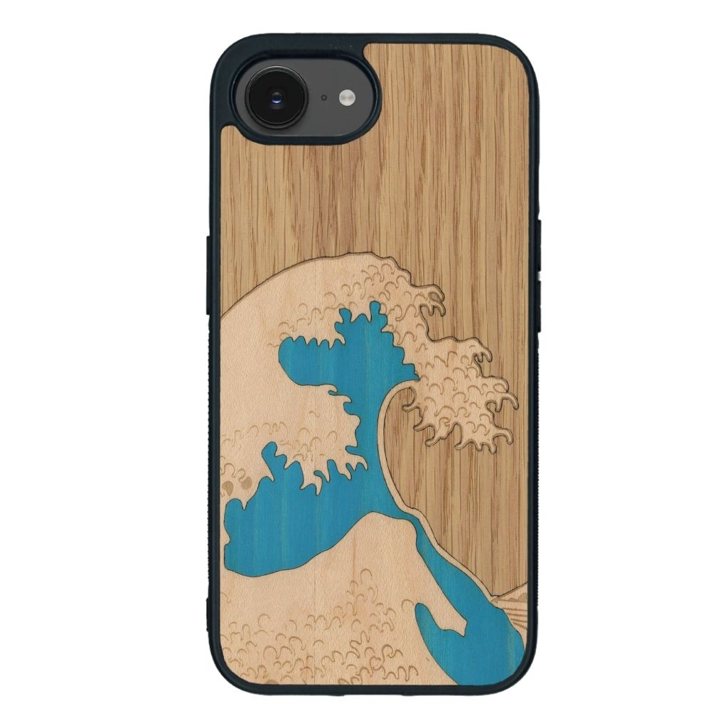 Coque de protection en bois véritable fabriquée en France pour iPhone 16e alliant plusieurs essences de bois pour représenter la célèbre grande vague de Kanagawa