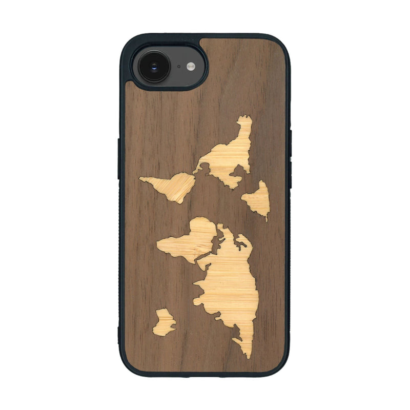 Coque de protection en bois véritable fabriquée en France pour iPhone 16e alliant du bambou et du noyer sur le thème du voyage et de l'aventure représentant une mappemonde