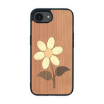 Coque de protection en bois véritable fabriquée en France pour iPhone 16e alliant plusieurs essences de bois pour représenter une marguerite