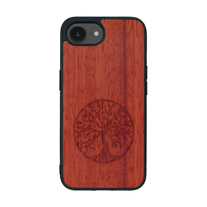 Coque de protection en bois véritable fabriquée en France pour iPhone 16e sur le thème de la spiritualité et du yoga avec une gravure zen représentant un arbre de vie