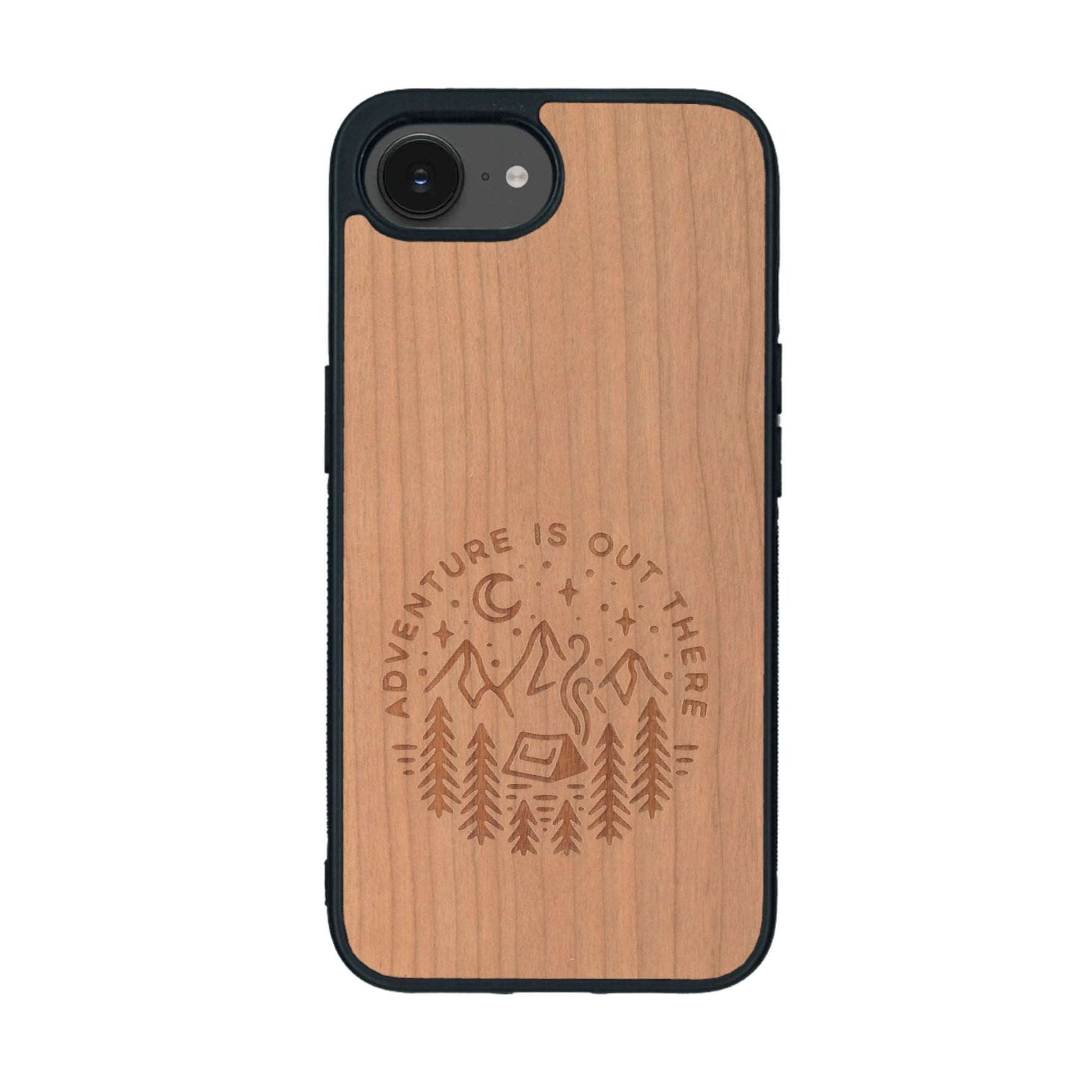 Coque de protection en bois véritable fabriquée en France pour iPhone 16e sur le thème du camping en pleine nature et du bivouac avec la phrase "Aventure is out there"