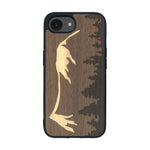 Coque de protection en bois véritable fabriquée en France pour iPhone 16e sur le thème de la nature et de la montagne qui allie du chêne fumé, du noyer et du bambou représentant le mont mézenc