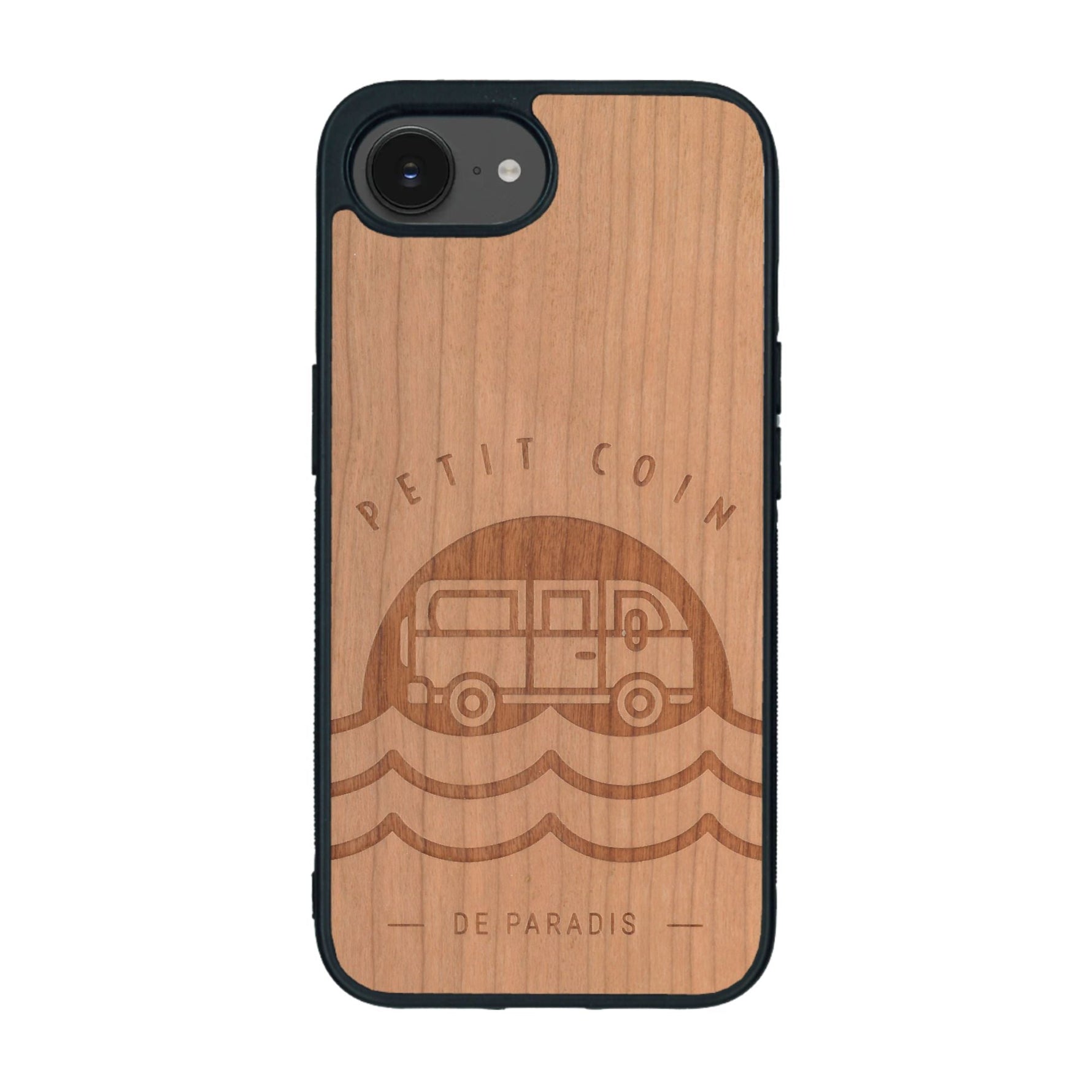 Coque de protection en bois véritable fabriquée en France pour iPhone 16e sur le thème des voyages en vans, vanlife et chill avec une gravure représentant un van vw combi devant le soleil couchant sur une plage avec des vagues