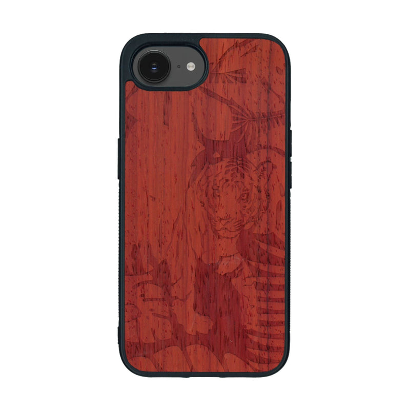 Coque de protection en bois véritable fabriquée en France pour iPhone 16e sur le thème de la nature et des animaux représentant un tigre dans la jungle entre des fougères