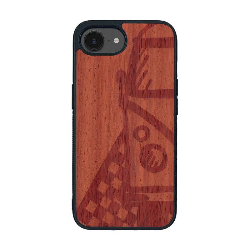 Coque de protection en bois véritable fabriquée en France pour iPhone 16e sur le thème du voyage avec un van combi