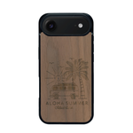 Coque de protection en bois véritable fabriquée en France pour iPhone 17 Air sur le thème de la plage, de l'été et vanlife.