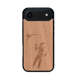 Coque de protection en bois véritable fabriquée en France pour iPhone 17 Air sur le thème des astronautes