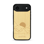Coque de protection en bois véritable fabriquée en France pour  représentant des montagnes, sur le thème de la randonnée en pleine nature et du trail