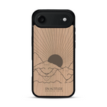 Coque de protection en bois véritable fabriquée en France pour  représentant des montagnes, sur le thème de la randonnée en pleine nature et du trail