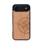 Coque de protection en bois véritable fabriquée en France pour iPhone 17 Air avec une gravure "rose des vents" sur le thème nautique et de l'océan qui s'inspire des boussoles de pirate