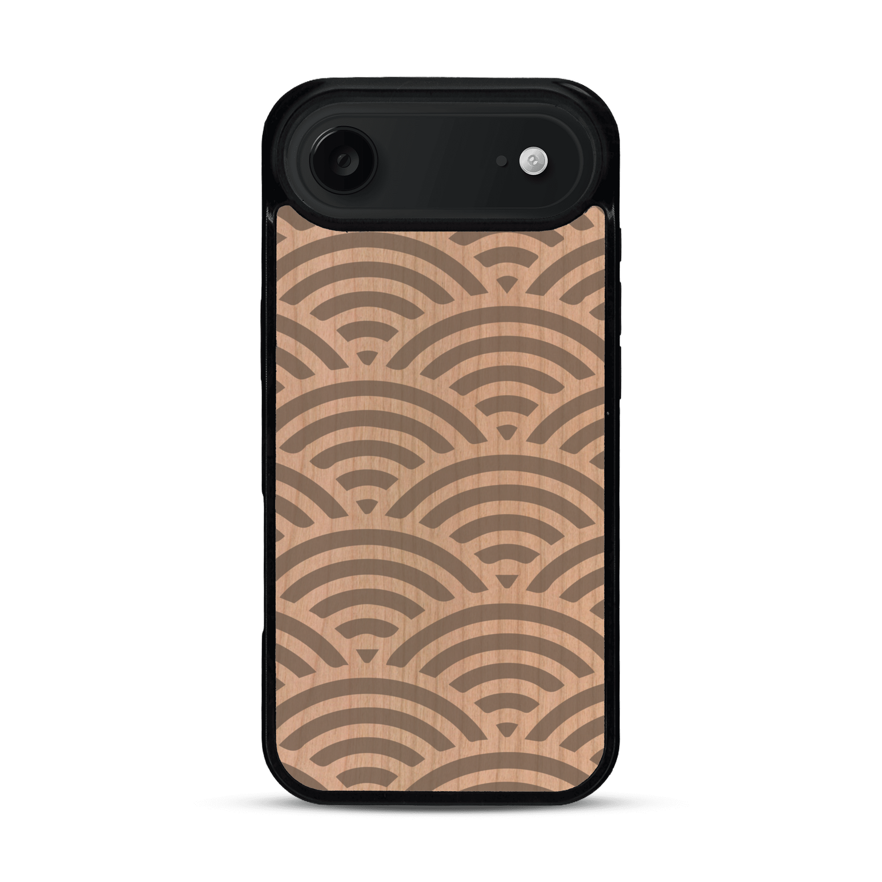 Coque de protection en bois véritable fabriquée en France pour  baptisée "La Sinjak" avec un motif de gravure abstrait représentant la répétition d'un symbole wifi