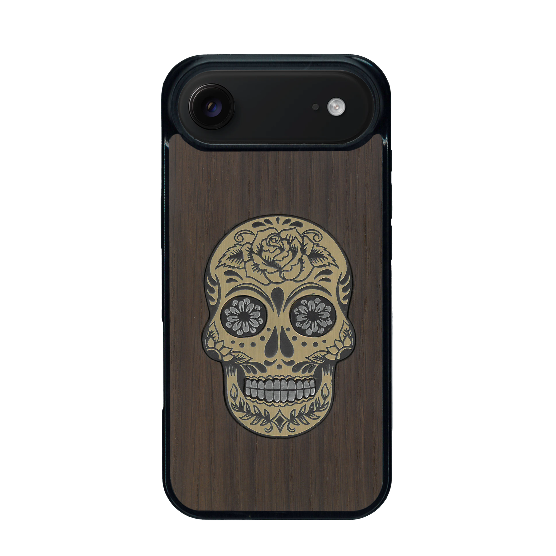 Coque de protection en bois véritable fabriquée en France pour iPhone 17 Air alliant du chêne fumé avec du métal argenté et doré représentant une tête de mort mexicaine sur le thème Dia de los Muertos
