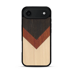 Coque de protection en bois véritable fabriquée en France pour  alliant du chêne fumé, du padouk et du bambou en forme de chevron sur le thème de l'art abstrait