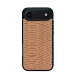 Coque de protection en bois véritable fabriquée en France pour iPhone 17 Air avec un motif moderne et minimaliste sur le thème waves et wavy représentant les vagues de l'océan