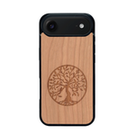 Coque de protection en bois véritable fabriquée en France pour iPhone 17 Air sur le thème de la spiritualité et du yoga avec une gravure zen représentant un arbre de vie