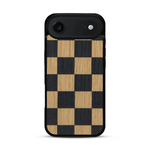 Coque de protection en bois véritable fabriquée en France pour  alliant plusieurs essences de bois pour représenter un damier