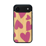 Coque de protection en bois véritable fabriquée en France pour iPhone 17 Air alliant plusieurs essences de bois pour représenter des coeurs pour les amoureux