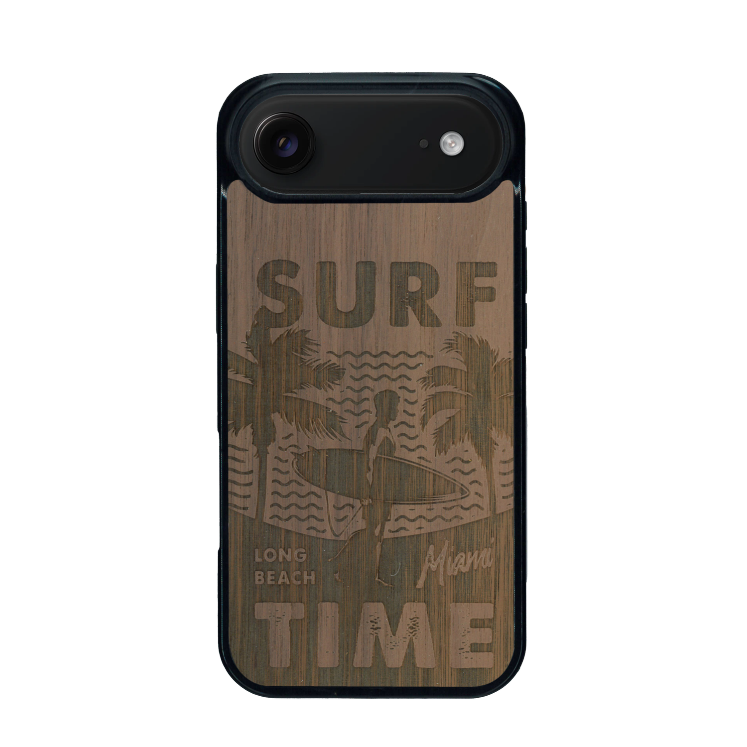 Coque de protection en bois véritable fabriquée en France pour iPhone 17 Air sur le thème chill avec un motif représentant une silouhette tenant une planche de surf sur une plage entouré de palmiers et les mots "Surf Time Long Beach Miami"