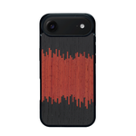 Coque de protection en bois véritable fabriquée en France pour iPhone 17 Air alliant plusieurs essences de bois pour représenter du magma en fusion