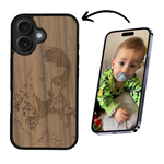 Coque de protection en bois véritable fabriquée en France pour iPhone 17 avec gravure personnalisée à partir d'une photo, d'une image, d'un logo, des initials ou d'une phrase