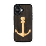 Coque de protection en bois véritable fabriquée en France pour  sur le thème nautique avec un bois clair et un bois foncé représentant une ancre de bateau