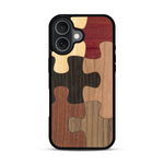 Coque de protection en bois véritable fabriquée en France pour  représentant un puzzle en six pièces qui allie du chêne fumé, du noyer, du bambou, du padouk, du merisier et de l'acajou