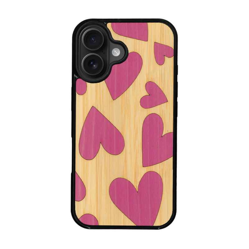 Coque de protection en bois véritable fabriquée en France pour iPhone 17 alliant plusieurs essences de bois pour représenter des coeurs pour les amoureux