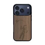 Coque de protection en bois véritable fabriquée en France pour iPhone 17 Pro sur le thème des astronautes
