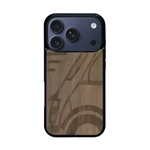 Coque de protection en bois véritable fabriquée en France pour iPhone 17 Pro sur le thème de l'automobile avec une authentique Mini Cooper