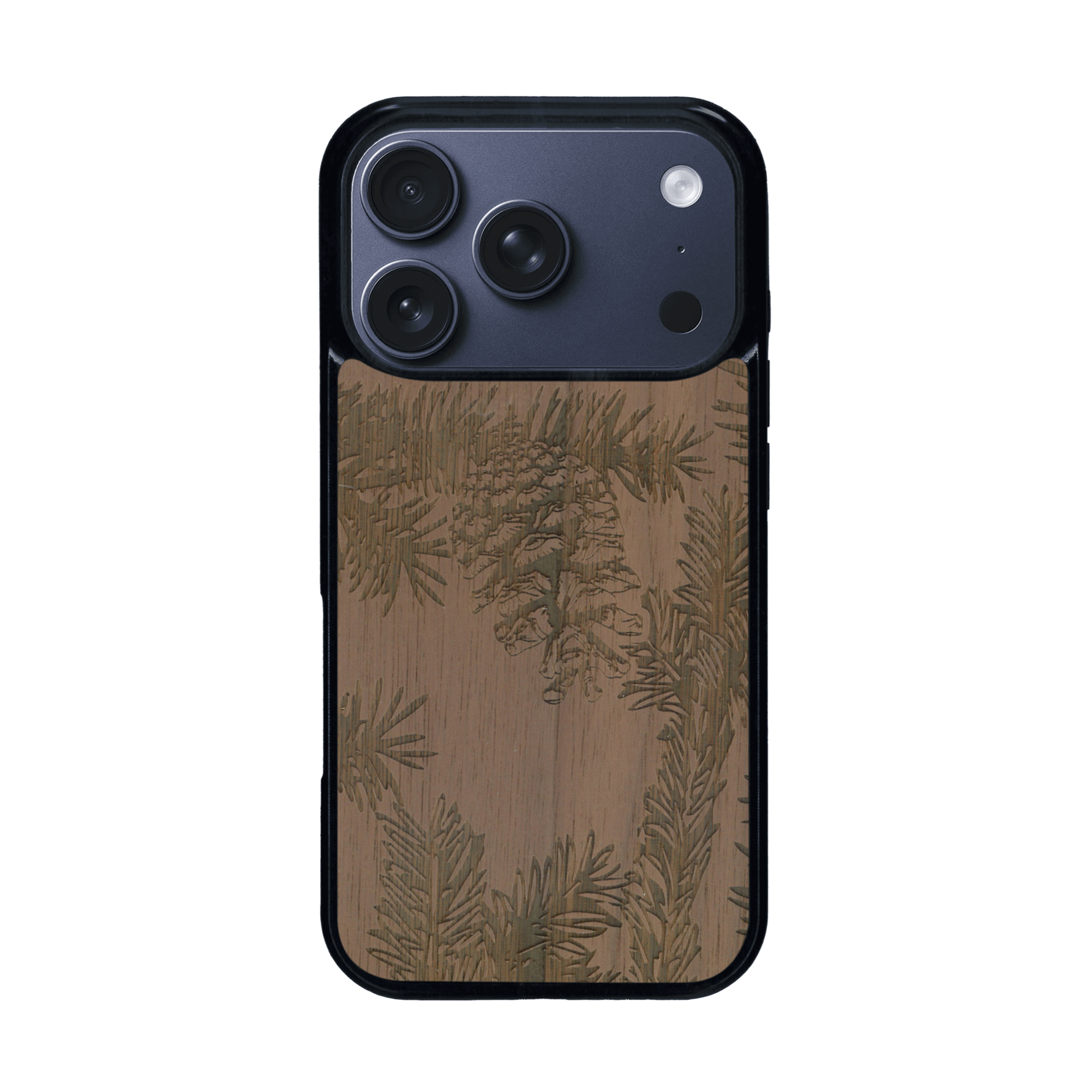 Coque de protection en bois véritable fabriquée en France pour iPhone 17 Pro sur le thème de la nature des arbres avec un motif de gravure représentant des épines de sapin et des pommes de pin