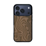 Coque de protection en bois véritable fabriquée en France pour iPhone 17 Pro avec un motif abstrait représentant les mouvements de l'eau