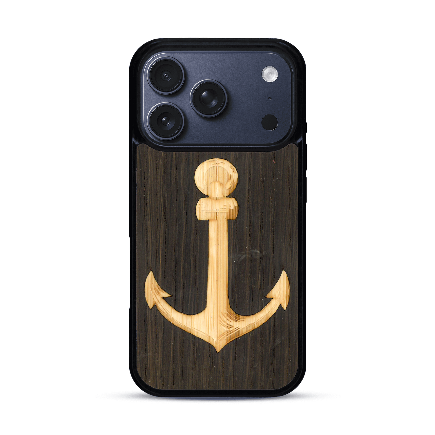 Coque de protection en bois véritable fabriquée en France pour  sur le thème nautique avec un bois clair et un bois foncé représentant une ancre de bateau