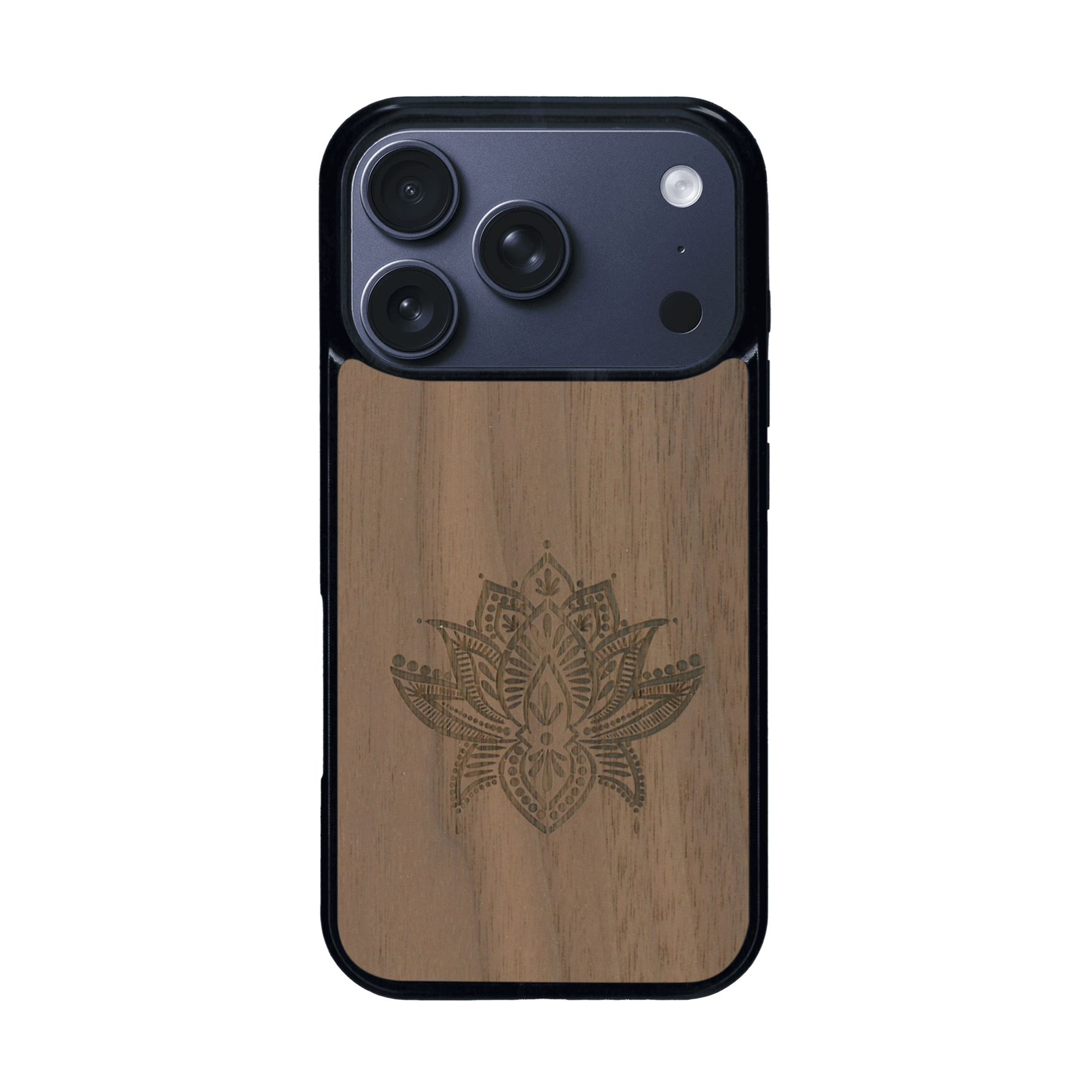 Coque de protection en bois véritable fabriquée en France pour iPhone 17 Pro sur le thème de la nature et du yoga avec une gravure zen représentant une fleur de lotus