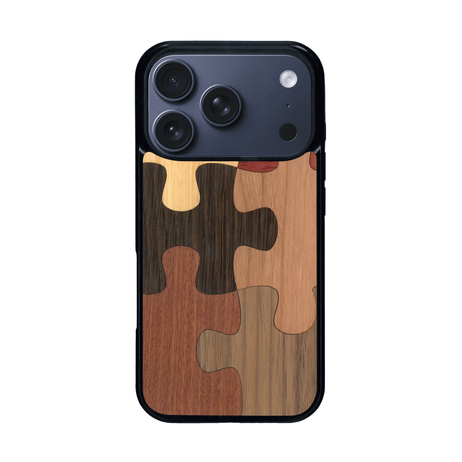 Coque de protection en bois véritable fabriquée en France pour iPhone 17 Pro représentant un puzzle en six pièces qui allie du chêne fumé, du noyer, du bambou, du padouk, du merisier et de l'acajou