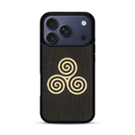 Coque de protection en bois véritable fabriquée en France pour  alliant du chêne fumé et du bambou et doré représentant un triskell