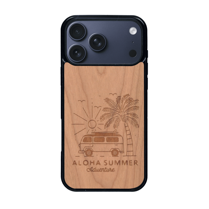 Coque de protection en bois véritable fabriquée en France pour iPhone 17 Pro Max sur le thème de la plage, de l'été et vanlife.