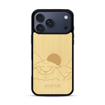 Coque de protection en bois véritable fabriquée en France pour  représentant des montagnes, sur le thème de la randonnée en pleine nature et du trail