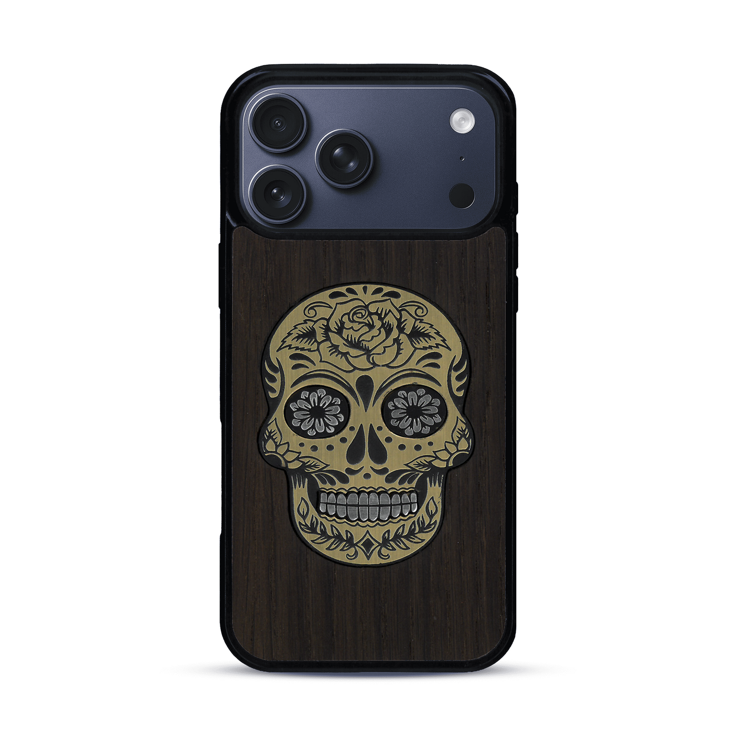 Coque de protection en bois véritable fabriquée en France pour  alliant du chêne fumé avec du métal argenté et doré représentant une tête de mort mexicaine sur le thème Dia de los Muertos