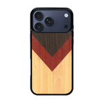 Coque de protection en bois véritable fabriquée en France pour iPhone 17 Pro Max alliant du chêne fumé, du padouk et du bambou en forme de chevron sur le thème de l'art abstrait