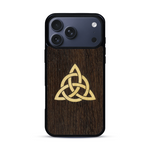Coque de protection en bois véritable fabriquée en France pour  alliant du chêne fumé et du bambou représentant une triquetra