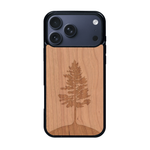 Coque de protection en bois véritable fabriquée en France pour iPhone 17 Pro Max sur le thème de la nature, de la fôret et de l'écoresponsabilité avec une gravure représentant un arbre 