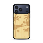 Coque de protection en bois véritable fabriquée en France pour  sur le thème des voyages en vans, vanlife et chill avec une gravure représentant un van vw combi devant le soleil couchant sur une plage avec des vagues