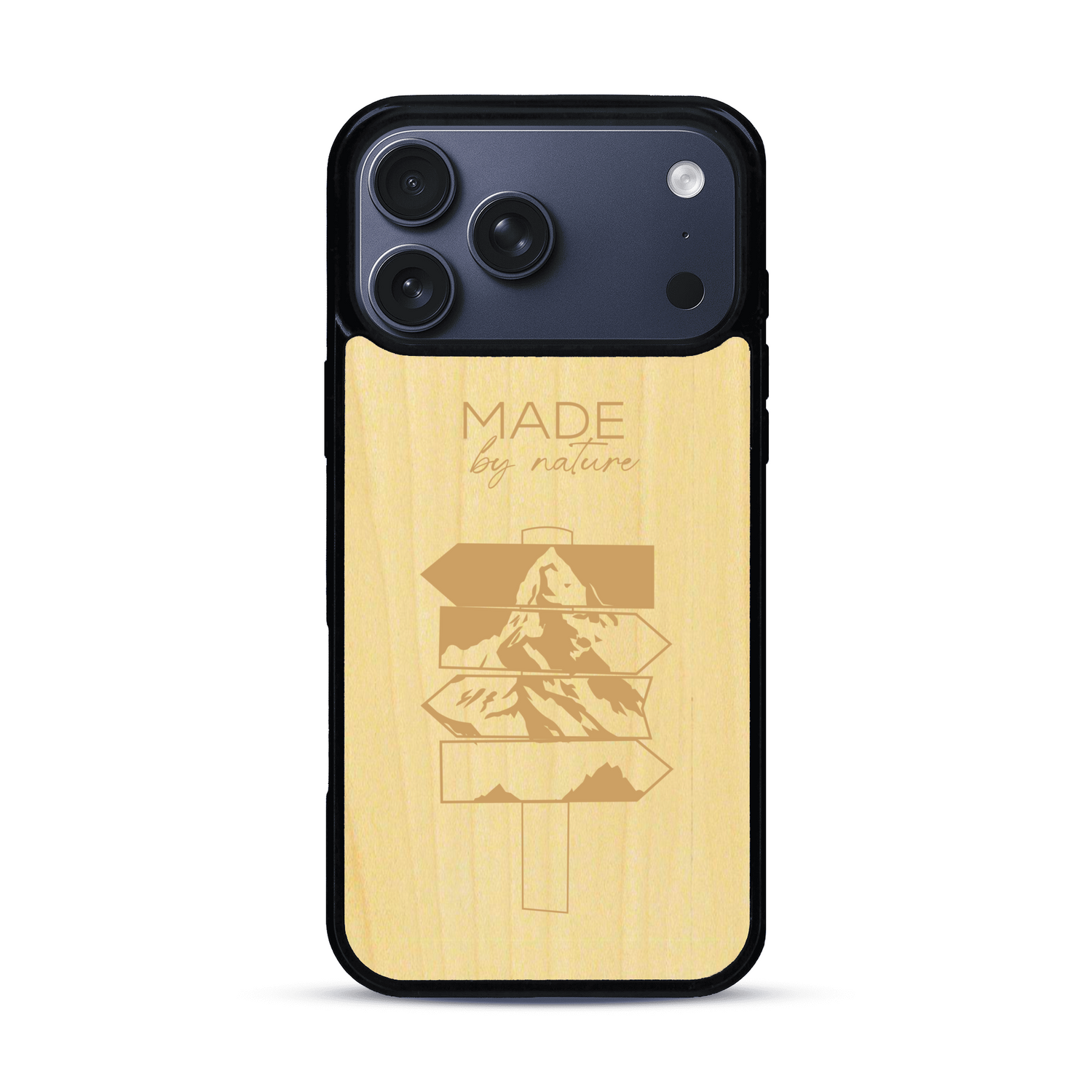 Coque de protection en bois véritable fabriquée en France pour  sur le thème de la nature et des arbres avec une gravure représentant une pomme de pin et la phrase "made by nature"