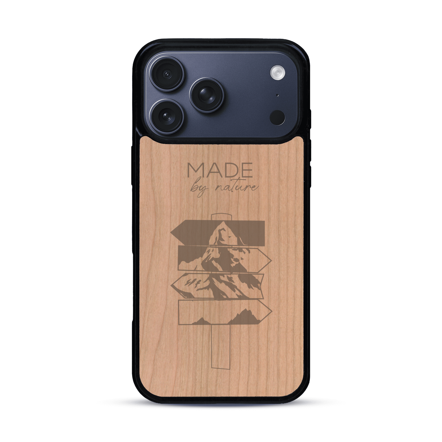 Coque de protection en bois véritable fabriquée en France pour  sur le thème de la nature et des arbres avec une gravure représentant une pomme de pin et la phrase "made by nature"