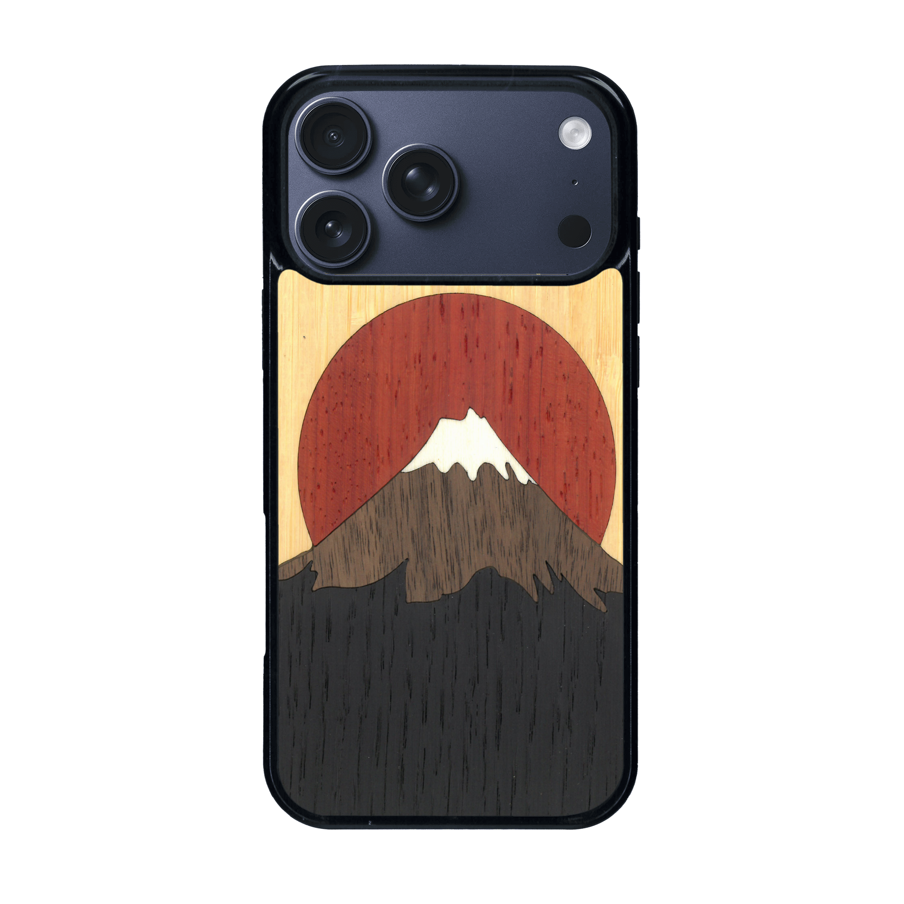 Coque de protection en bois véritable fabriquée en France pour iPhone 17 Pro Max alliant plusieurs essences de bois pour représenter le mont Fuji