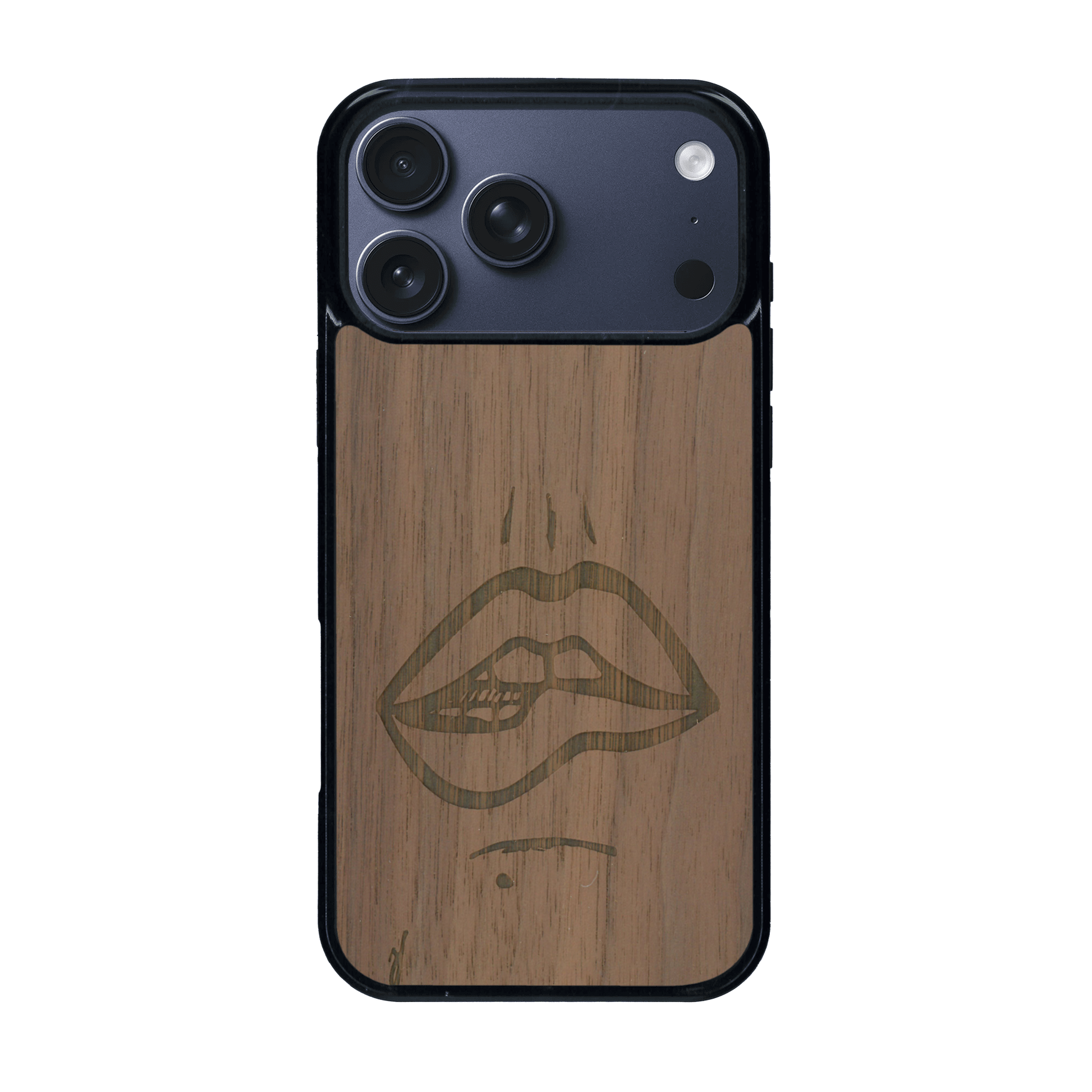Coque de protection en bois véritable fabriquée en France pour iPhone 17 Pro Max représentant de manière minimaliste une bouche de féminine se mordant le coin de la lèvre de manière sensuelle dessinée à la main par l'artiste Maud Dabs