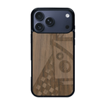 Coque de protection en bois véritable fabriquée en France pour iPhone 17 Pro Max sur le thème du voyage avec un van combi