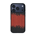 Coque de protection en bois véritable fabriquée en France pour iPhone 17 Pro alliant plusieurs essences de bois pour représenter du magma en fusion