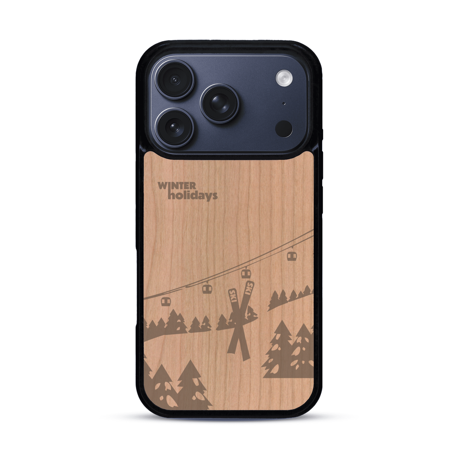 Coque de protection en bois véritable fabriquée en France pour  sur le thème de la montagne, du ski et de la neige avec un motif représentant une paire de ski plantée dans la neige avec en fond des montagnes enneigées