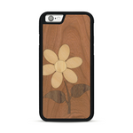 Coque de protection en bois véritable fabriquée en France pour  alliant plusieurs essences de bois pour représenter une marguerite